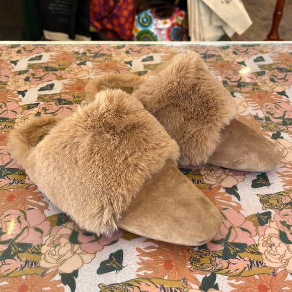 stuart weitzman fur slides